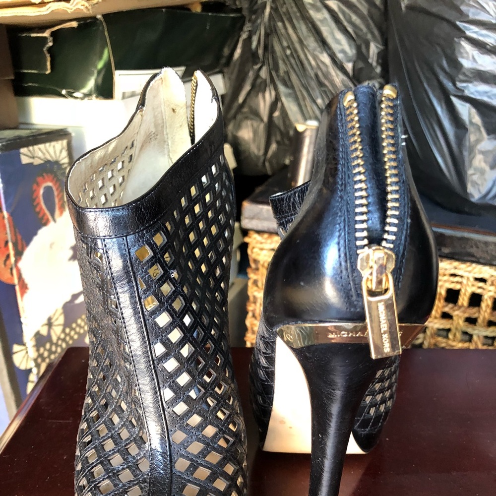 Lady booties